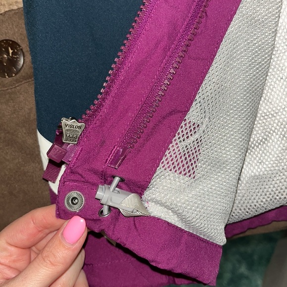 The North Face rain jacket - Picture 5 of 6